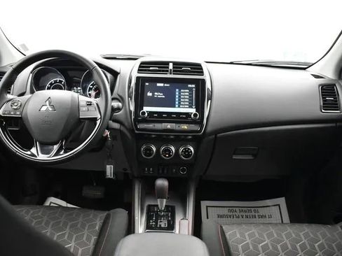 Used 2025 Mitsubishi Outlander Sport LE AWD/4WD image 19