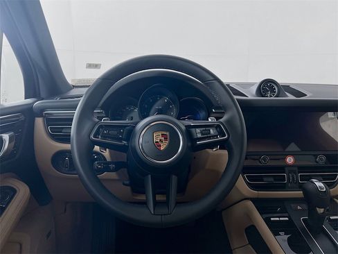 New 2026 Porsche Macan image 25