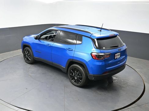 Used 2025 Jeep Compass Latitude w/ Altitude Special Edition AWD/4WD image 37