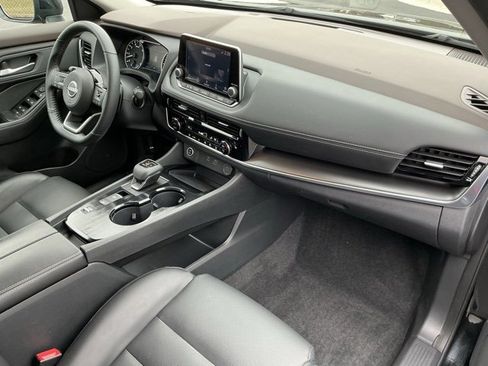 Used 2022 Nissan Rogue SV w/ SV Premium Package image 19