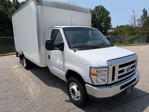 Used 2018 Ford E-350 and Econoline 350 Super Duty w/ Power Windows & Locks Group RWD image 3