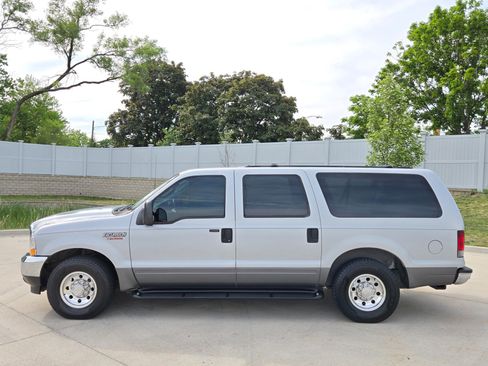 Used 2003 Ford Excursion XLT RWD image 2