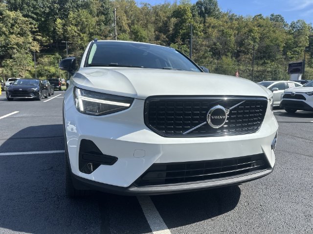 Used 2024 Volvo XC40 B5 Core AWD/4WD image 18
