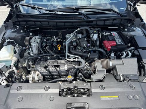 Used 2024 Nissan Altima 2.5 SV FWD image 25