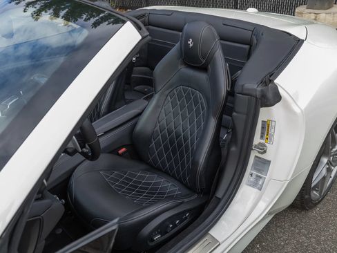 Used 2016 Ferrari California T RWD image 63