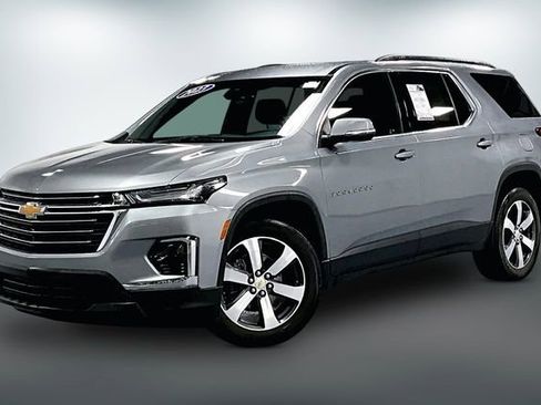 Used 2023 Chevrolet Traverse LT w/ LT Premium Package image 3