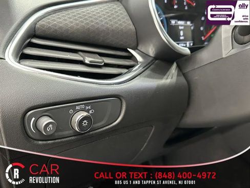 Used 2021 Chevrolet Malibu LT image 32