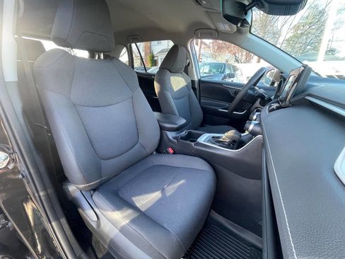 Used 2022 Toyota RAV4 LE image 38