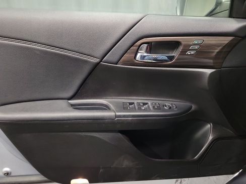 Used 2016 Honda Accord Touring image 24