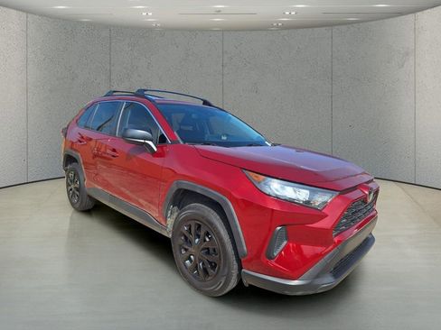 Used 2020 Toyota RAV4 LE FWD image 7