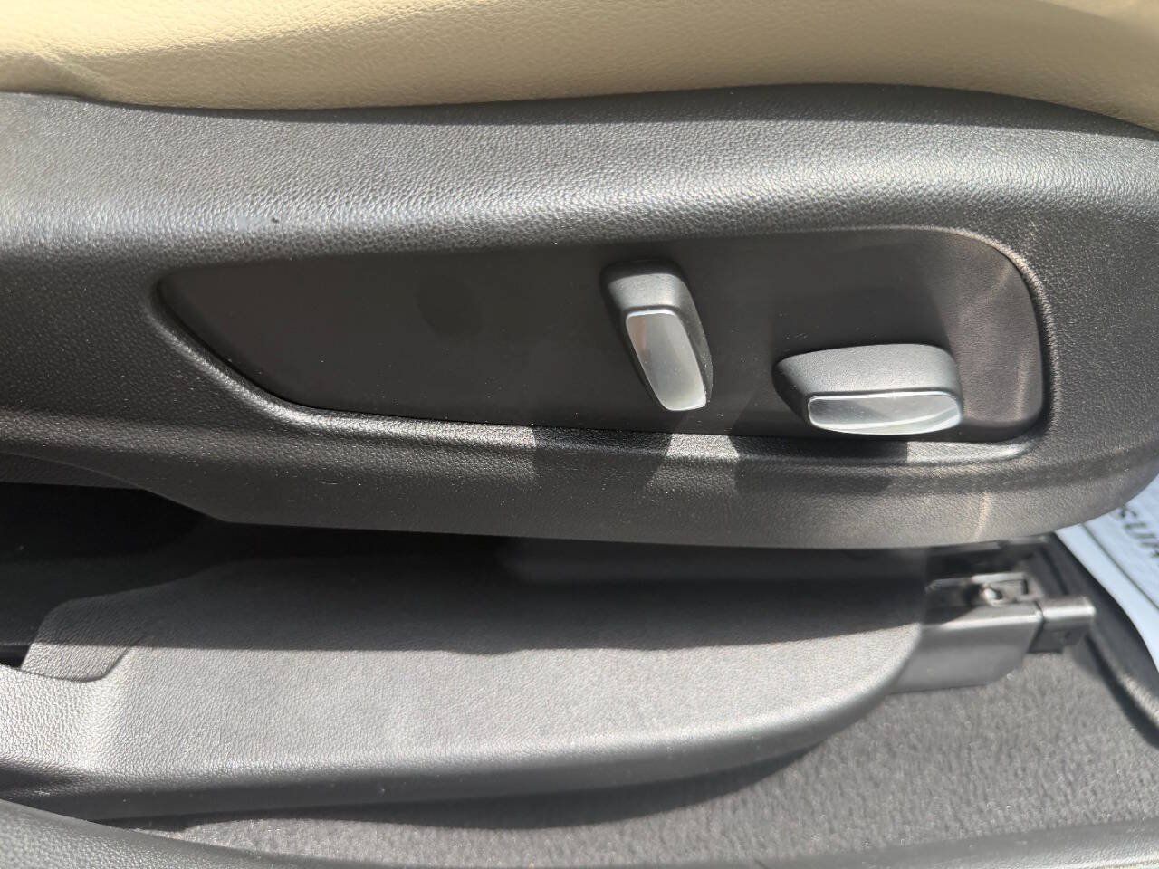 Used 2017 Cadillac XT5 FWD image 46