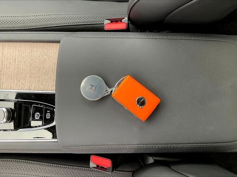 Used 2025 Volvo XC90 B5 Plus w/ Protection Package Premier image 14