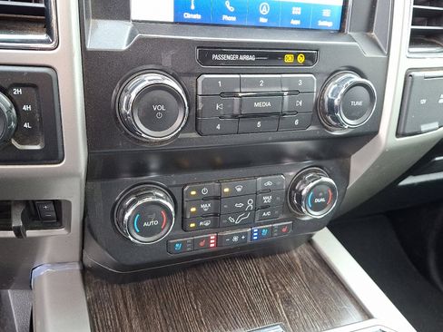 Certified 2020 Ford F350 Lariat image 17