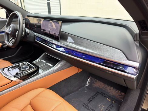 Used 2023 BMW 740i RWD image 15