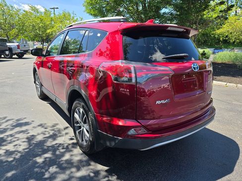 Used 2018 Toyota RAV4 LE AWD/4WD image 6