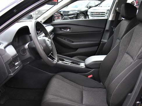 Used 2025 Honda Accord SE image 17