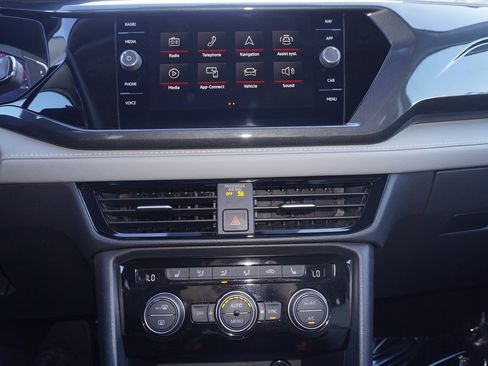 Used 2023 Volkswagen Taos SEL image 18
