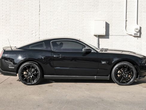 Used 2010 Ford Mustang GT image 6