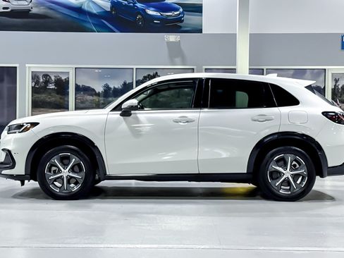 Used 2025 Honda HR-V EX-L image 2