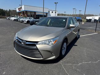 Used 2016 Toyota Camry LE video 2