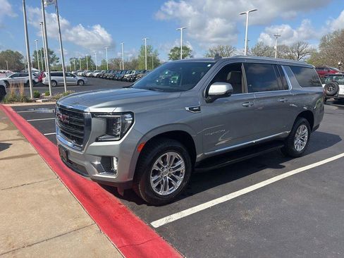Used 2024 GMC Yukon XL SLT w/ SLT Luxury Package AWD/4WD image 2