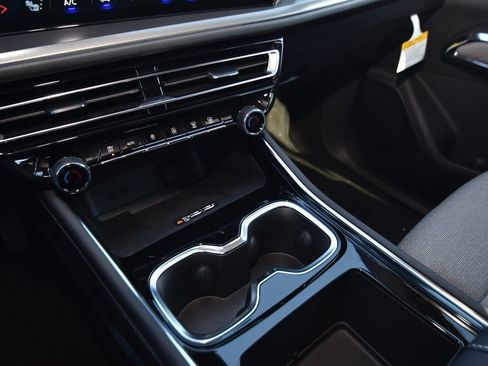 New 2026 Chevrolet Traverse LT w/ Driver Confidence Package image 18