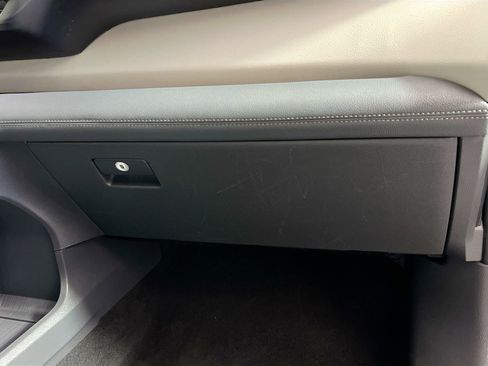 Used 2024 Toyota Sienna XLE FWD image 35