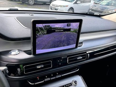 Used 2022 Lincoln Aviator AWD w/ Premium Package image 19