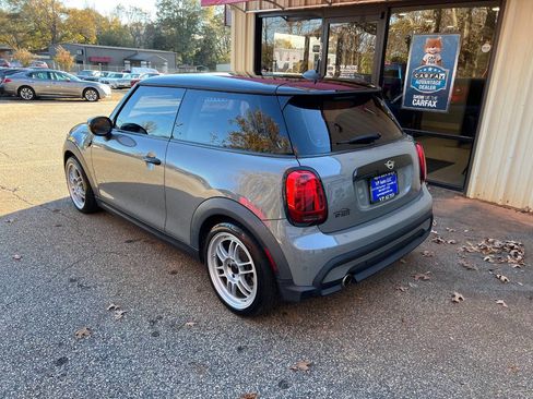 Used 2022 MINI Cooper 2-Door Hardtop image 7
