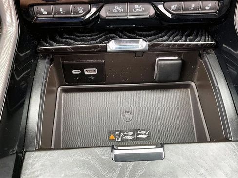 Used 2024 GMC Yukon XL Denali RWD image 15