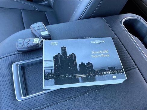 Used 2022 Chevrolet Silverado 1500 LTZ image 12