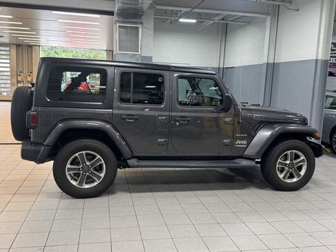 Used 2018 Jeep Wrangler Unlimited Sahara w/ Dual Top Group AWD/4WD image 4