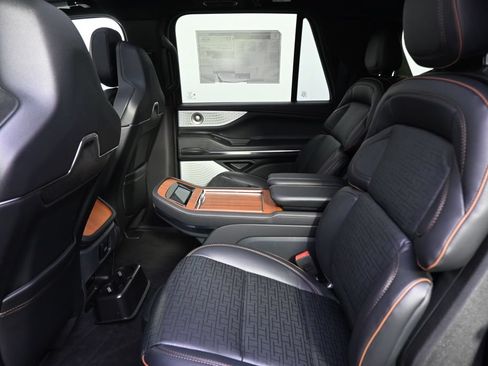 New 2026 Lincoln Navigator L Black Label AWD/4WD image 21