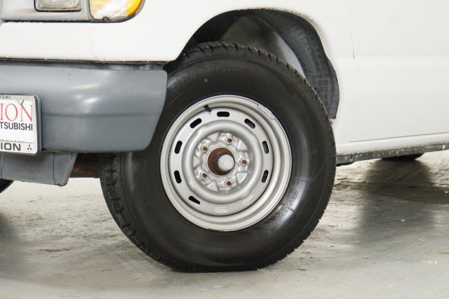 Used 2002 Ford E-150 and Econoline 150 RWD image 4