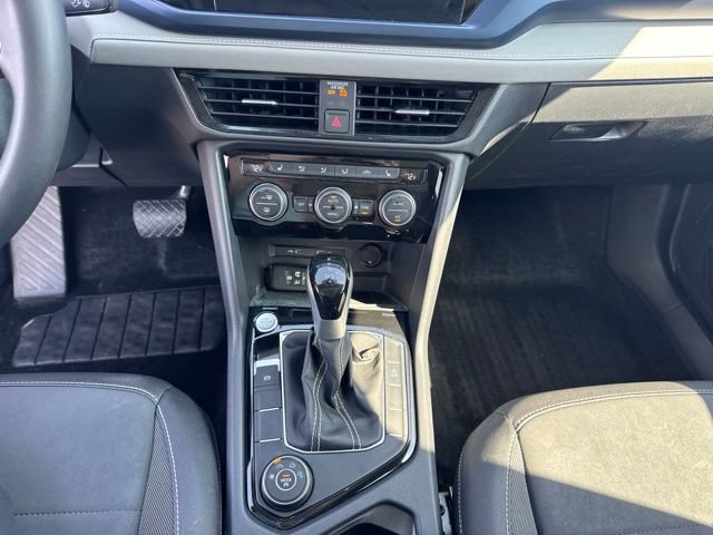 Used 2024 Volkswagen Taos SE w/ Panoramic Sunroof Package AWD/4WD image 12