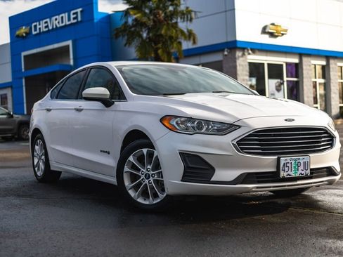 Used 2019 Ford Fusion SE image 1