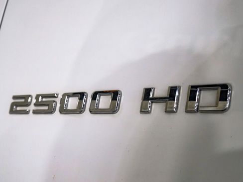 Used 2024 Chevrolet Silverado 2500 LT AWD/4WD image 46