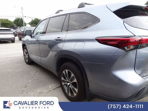 Used 2022 Toyota Highlander XLE AWD/4WD image 6