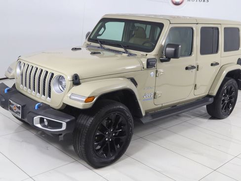 Used 2022 Jeep Wrangler Unlimited Sahara AWD/4WD image 21