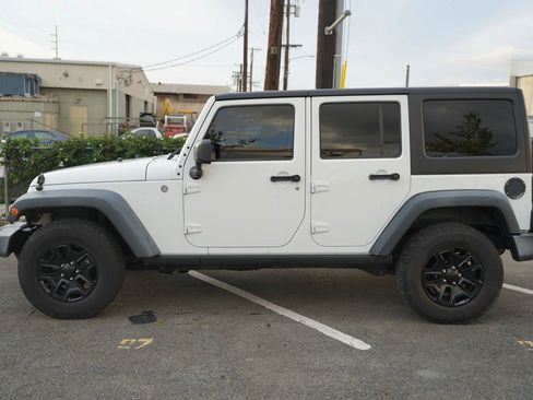 Used 2015 Jeep Wrangler Unlimited Sport AWD/4WD image 2