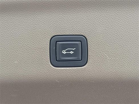 Used 2021 GMC Yukon Denali w/ Denali Premium Package image 13