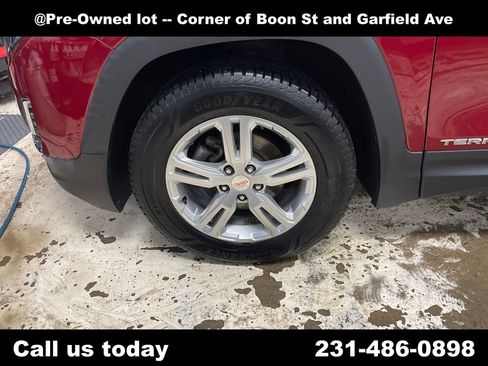 Used 2020 GMC Terrain SLE w/ Driver Convenience Package AWD/4WD image 11