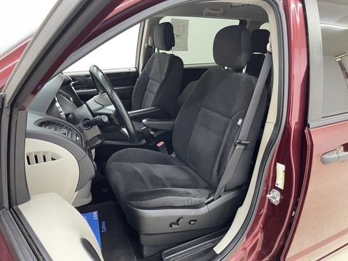 Used 2019 Dodge Grand Caravan SE w/ UConnect Hands-Free Group image 20