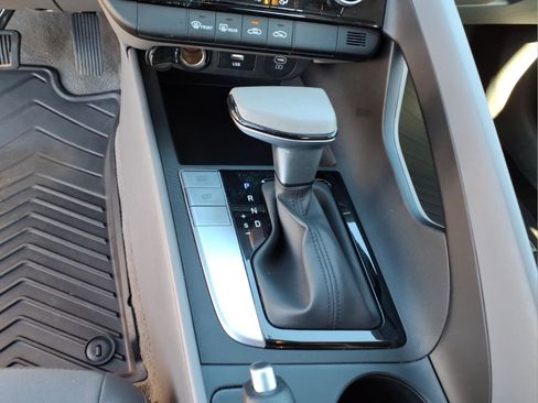 Used 2024 Hyundai Elantra SEL FWD image 27