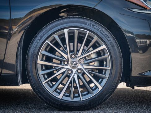 Used 2023 Lexus ES 350 w/ Premium Package image 9