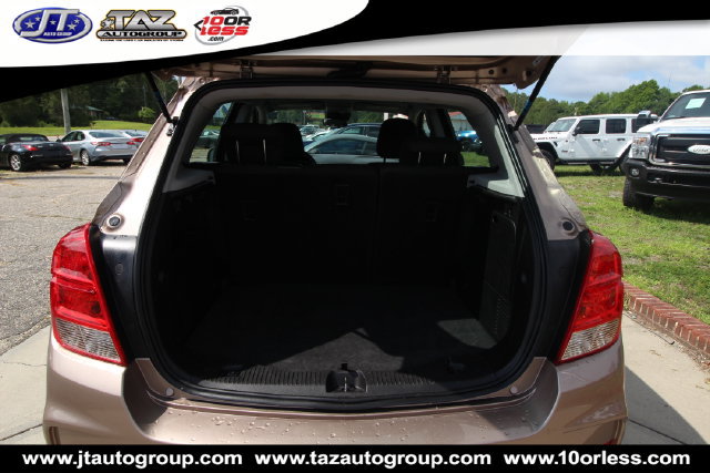 Used 2018 Chevrolet Trax LS AWD/4WD image 16