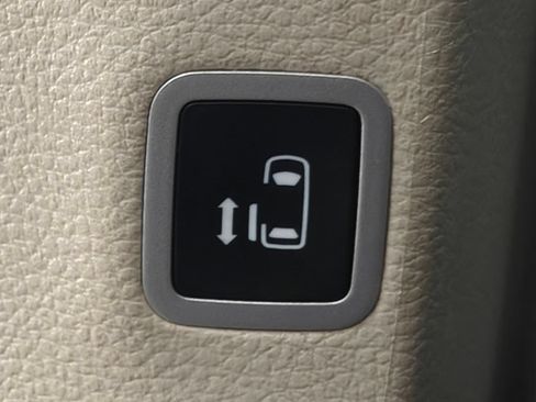 Used 2024 Chrysler Pacifica Touring-L FWD image 53