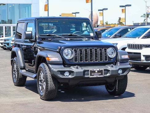 Used 2025 Jeep Wrangler Sport AWD/4WD image 3