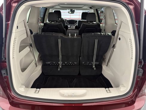 Used 2023 Chrysler Pacifica Limited image 26