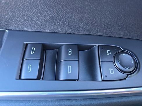 Used 2025 GMC Acadia Elevation image 29